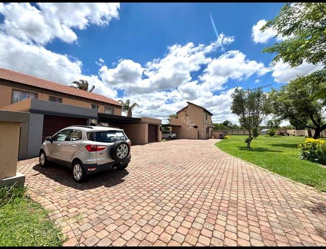 2 BEDROOM TOWNHOUSE FOR SALE IN ANNLIN